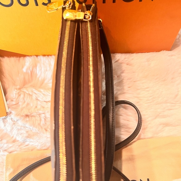 Double Zip Pochette Reverse Monogram Giant LV sling - Picture 13 of 13